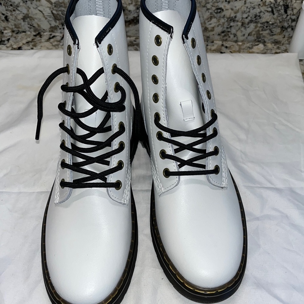 - Dr. Marten Zavala White Combat Boot NWOT - Picture 2 of 8